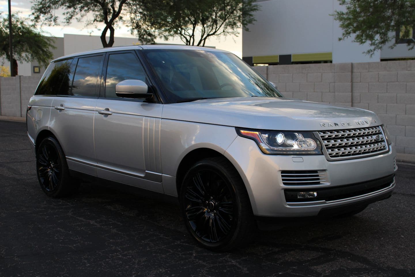 2017 Land Rover Range Rover HSE — photo 1