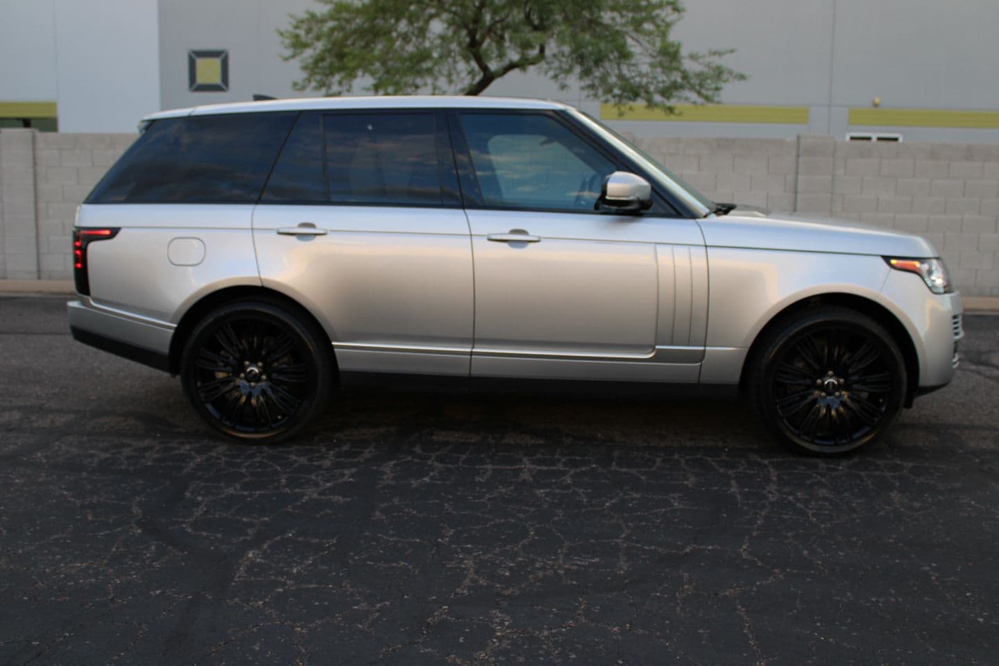 2017 Land Rover Range Rover HSE — photo 2