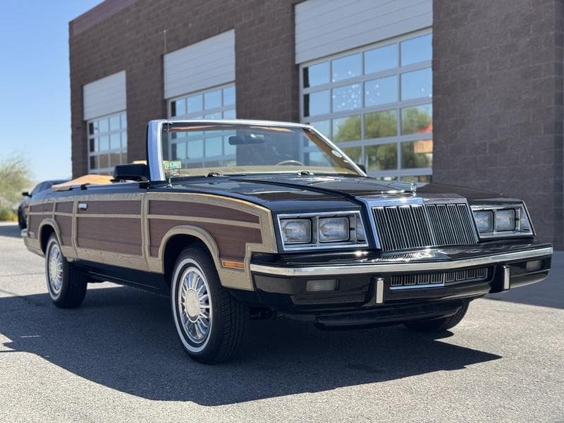 1985 Chrysler LeBaron — photo 1