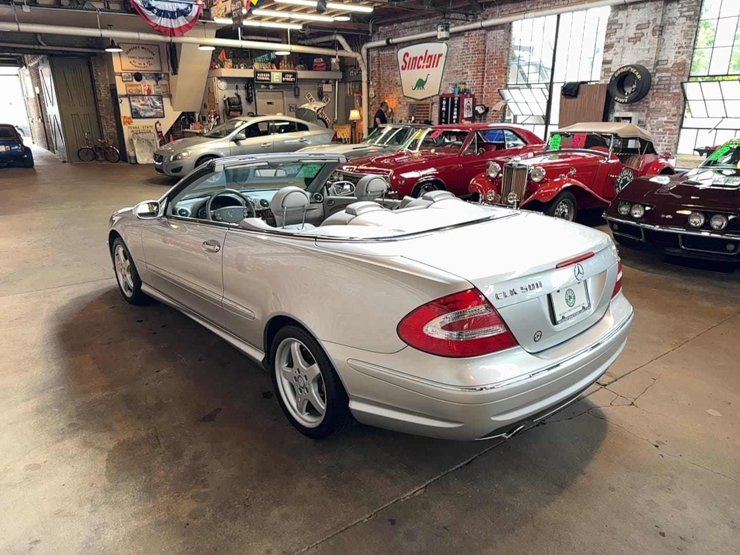 2004 Mercedes CLK-Class Base β photo 2