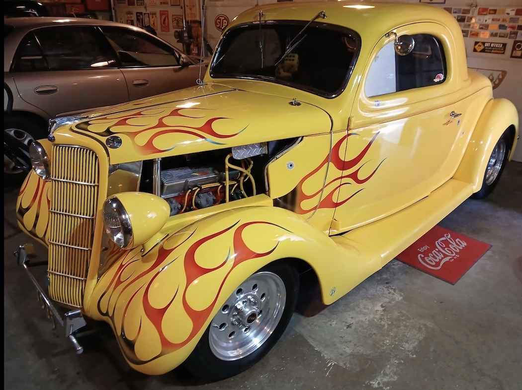 1935 Ford 3 Window Coupe β photo 1