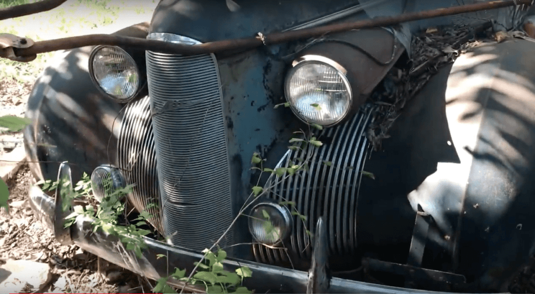 1939 LaSalle 2 Door Touring Sedan — photo 2