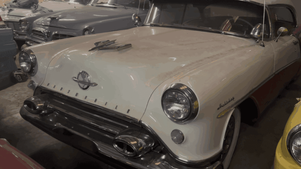 1954 Oldsmobile Holiday 98 — photo 1
