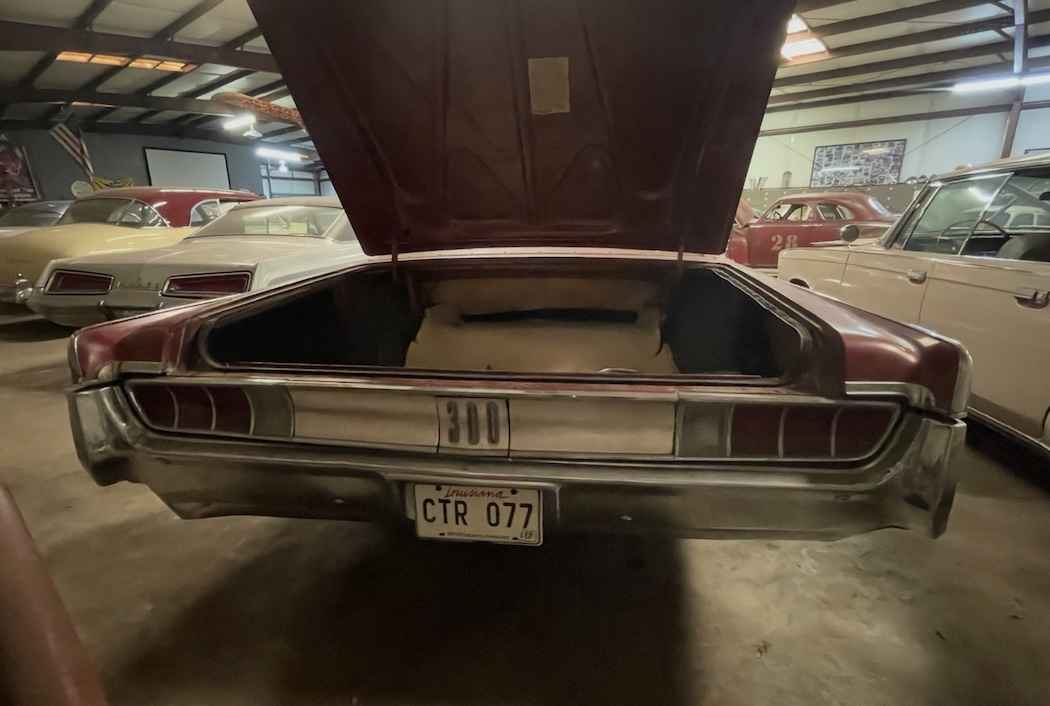 1965 Chrysler 300 — photo 2