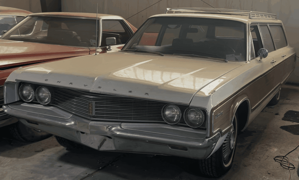 1968 Chrysler New Yorker Town & Country — photo 1