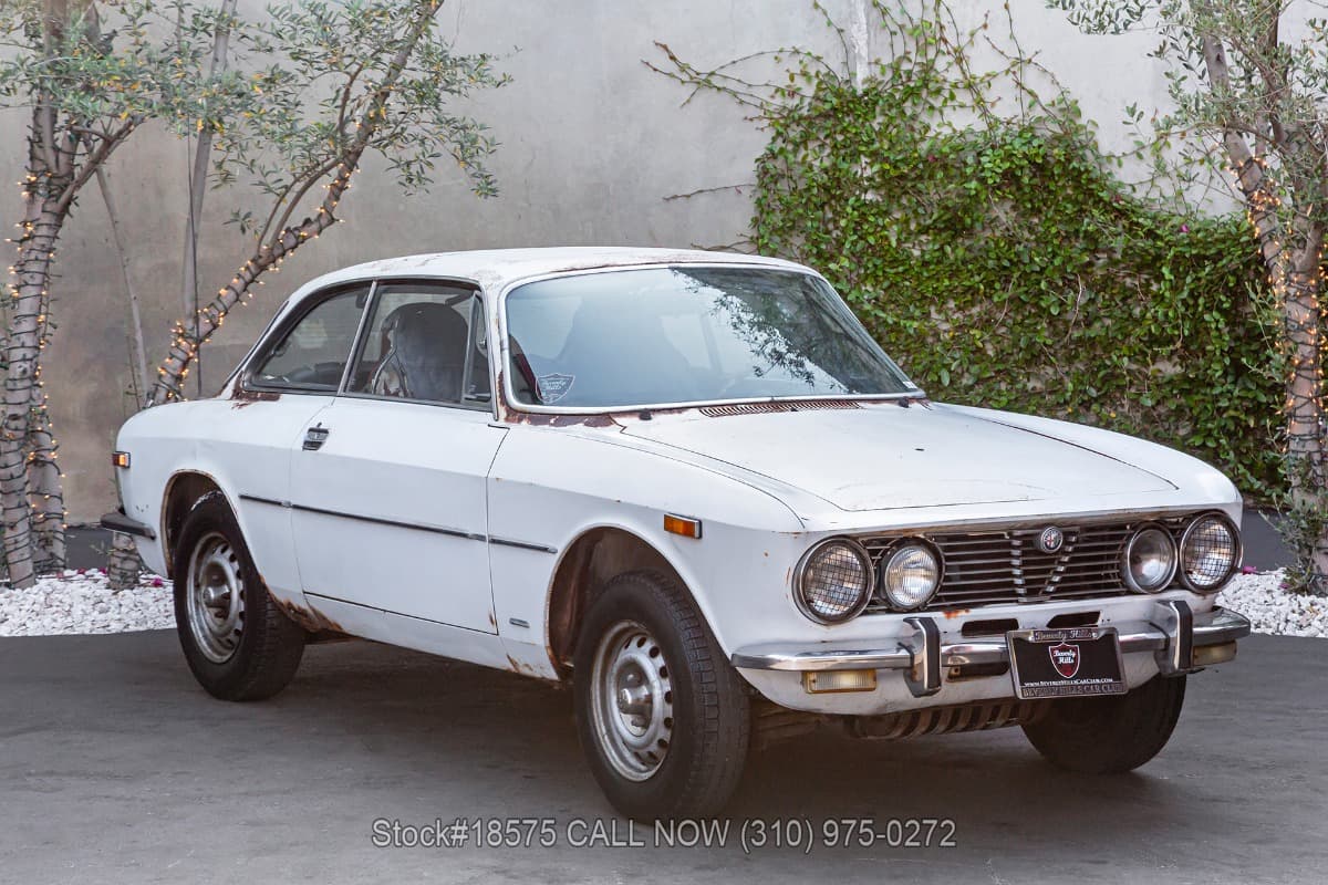 1974 Alfa Romeo GTV 2000 β photo 1