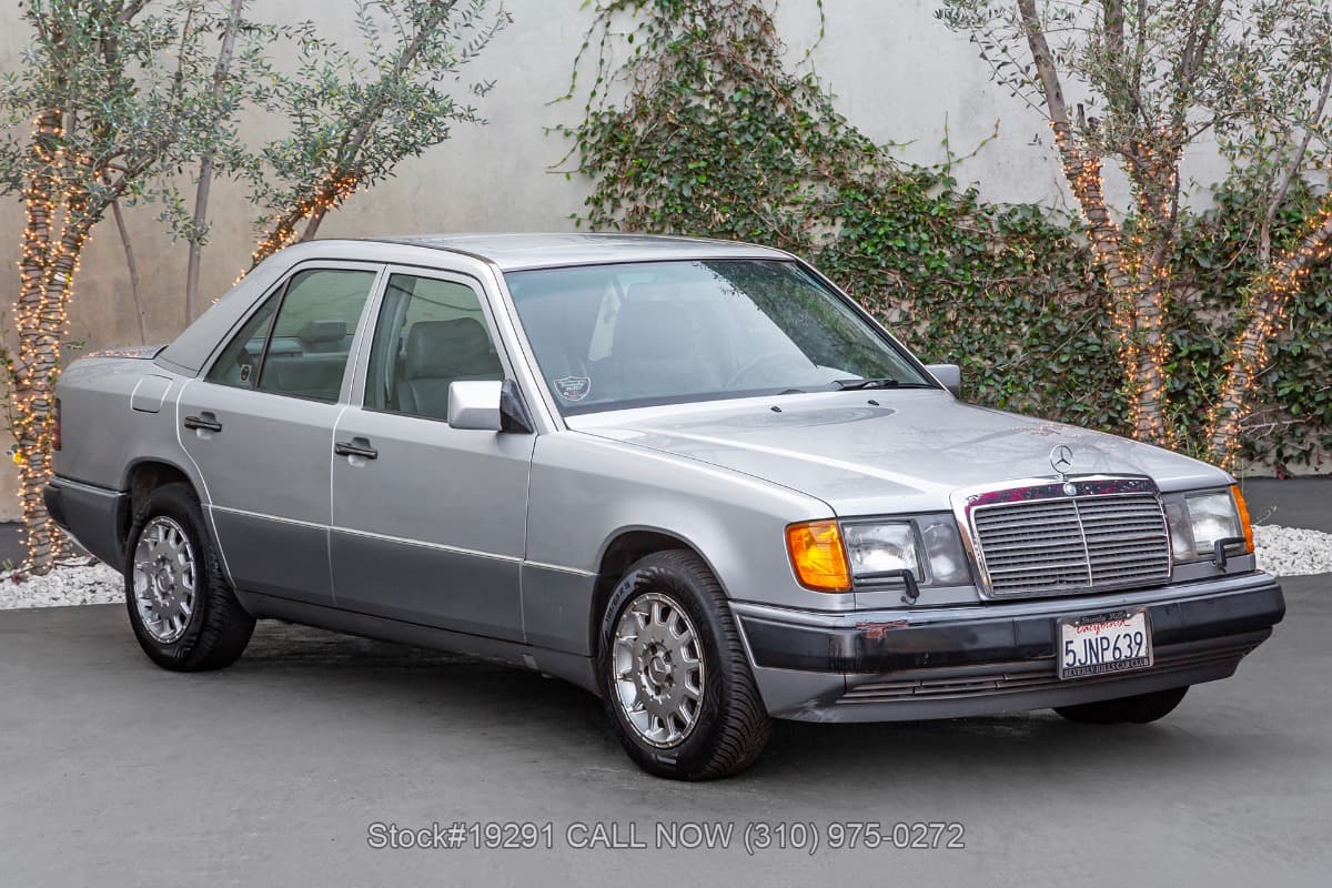 1992 Mercedes 400E β photo 1