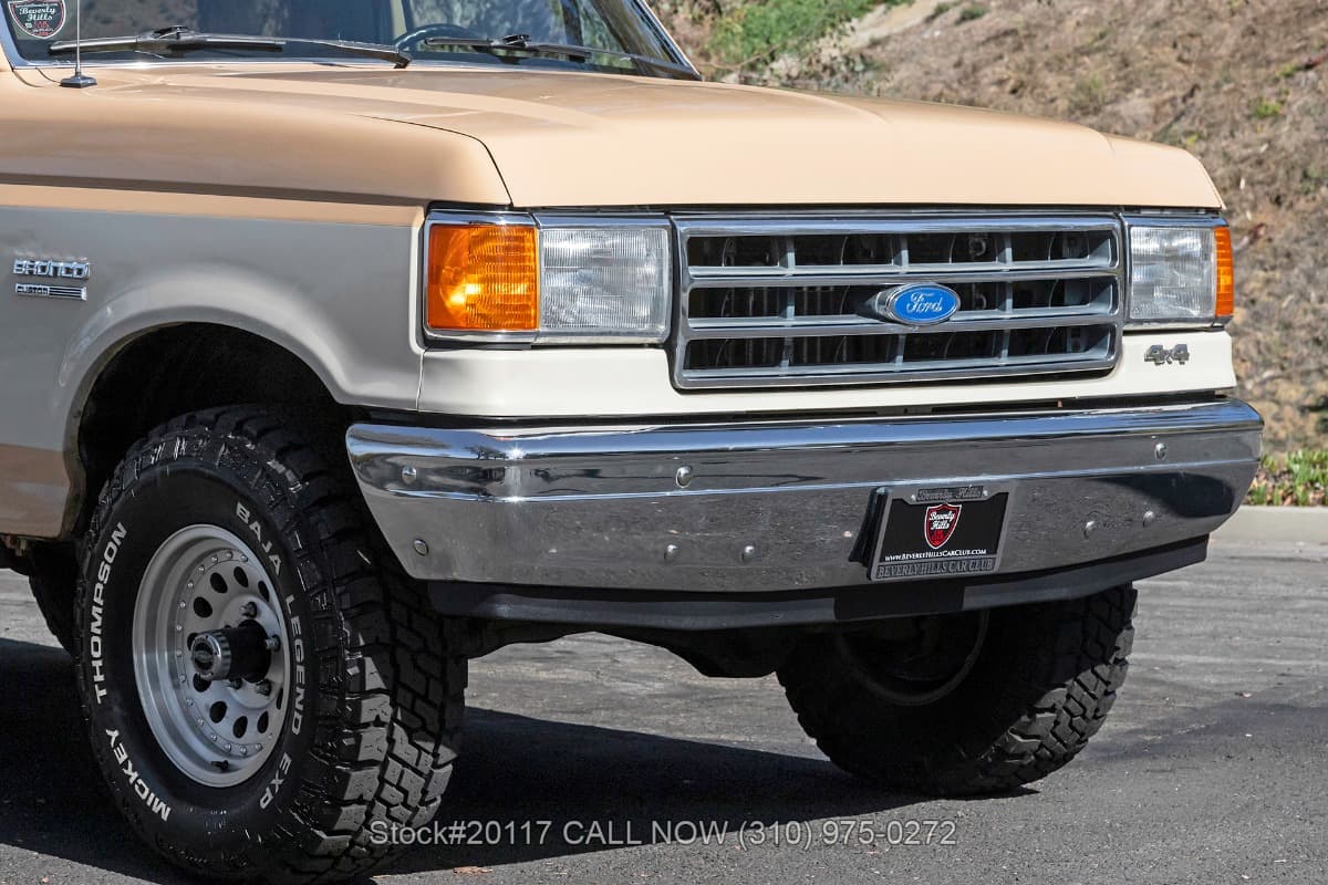 1990 Ford Bronco Custom 4X4 β photo 2