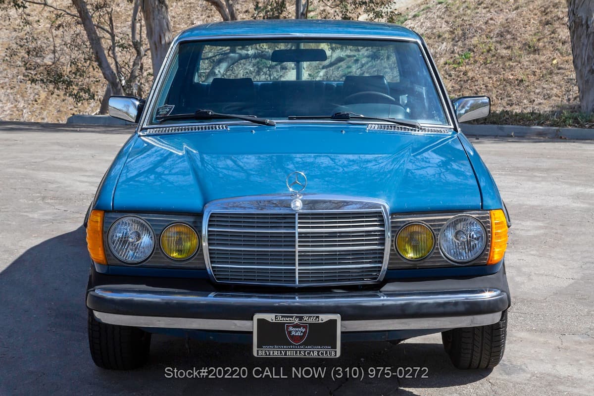 1982 Mercedes 300D Turbodiesel Sedan — photo 2