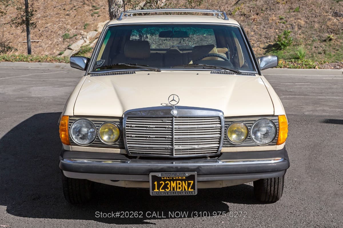 1982 Mercedes 300TD Turbodiesel Station Wagon — photo 2
