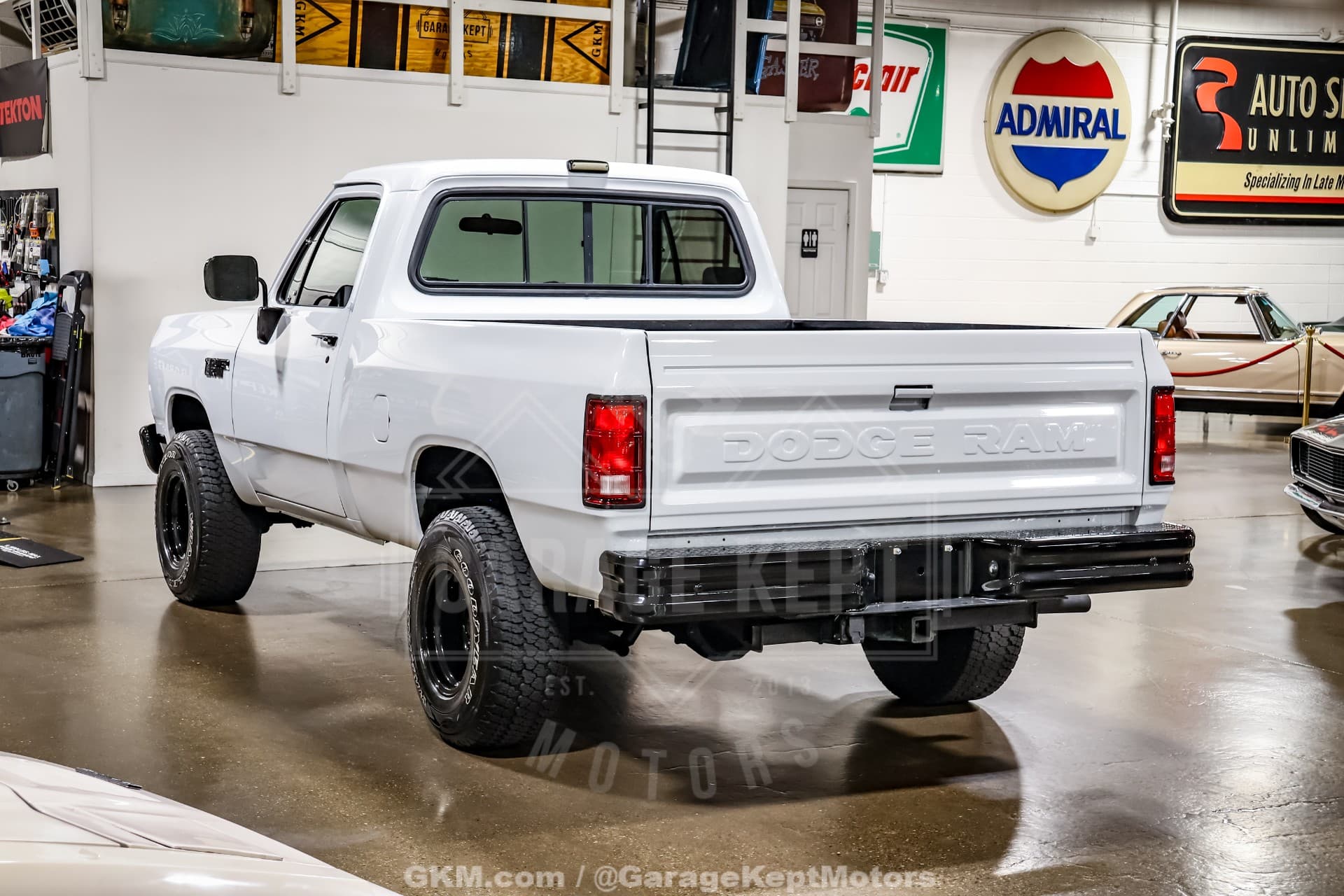1987 Dodge W-100 Pickup β photo 2