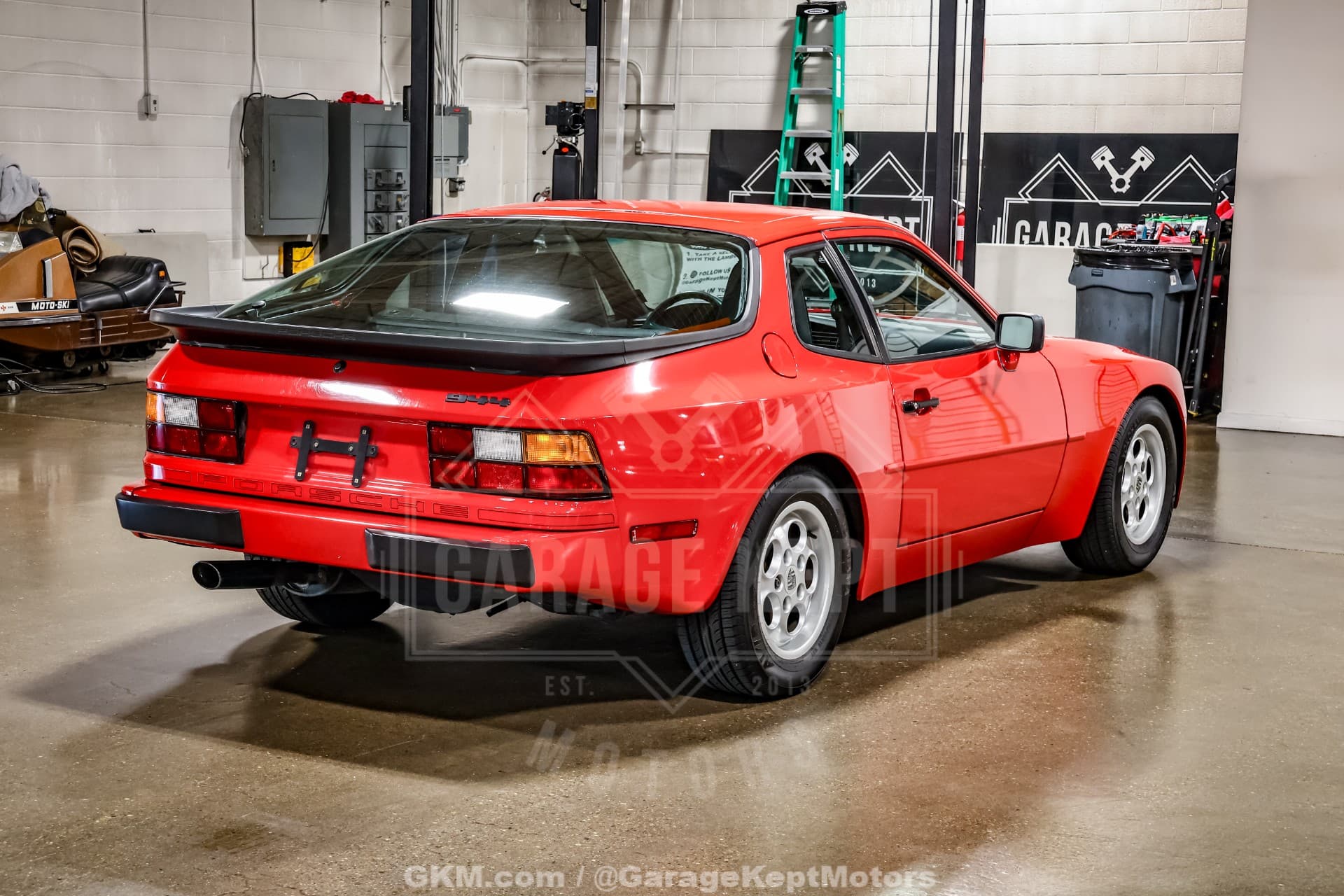 1985 Porsche 944 — photo 2