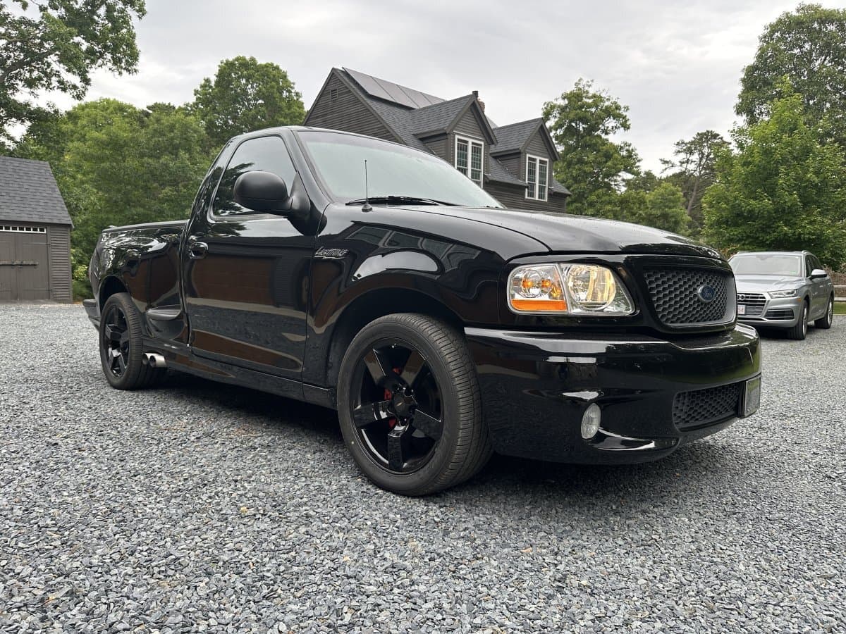 1999 Ford Lightning SVT F-150 Pickup — photo 1