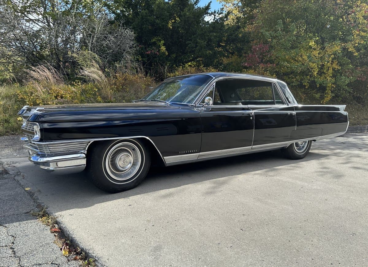 1964 Cadillac Fleetwood Series 60 Special Sedan — photo 2