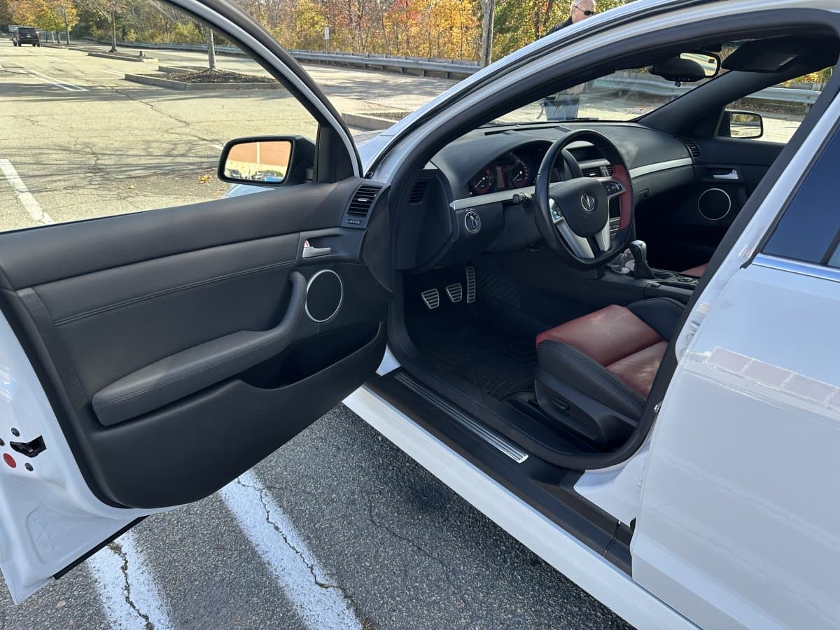 2009 Pontiac G8 GXP Sedan — photo 30