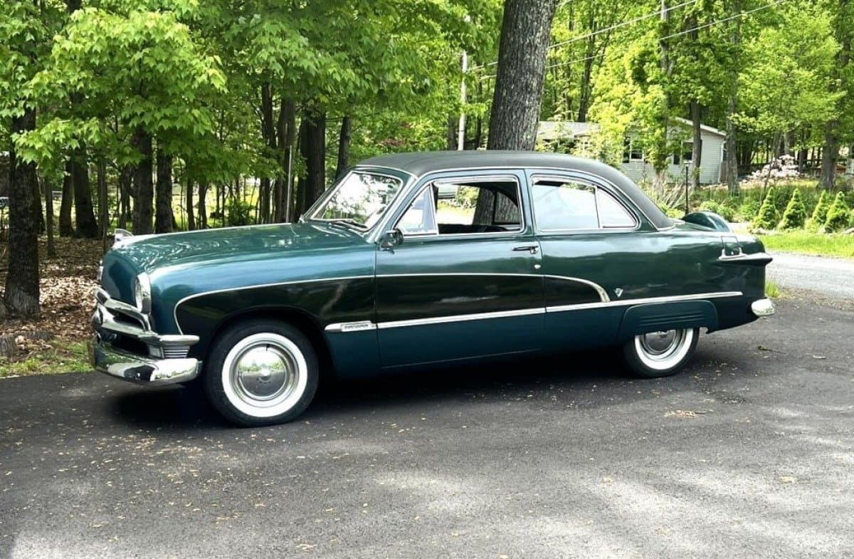 1950 Ford Custom 2-Door Sedan — photo 1